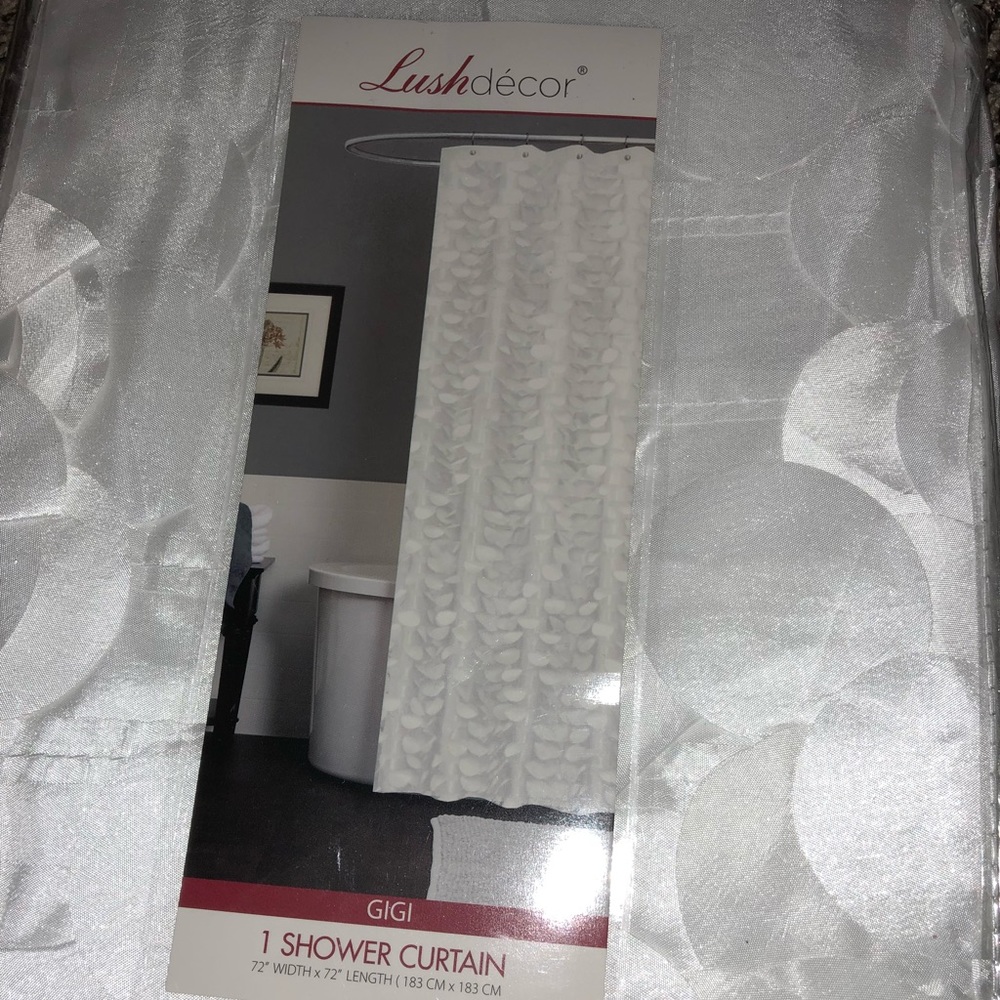 Gorgeous shower curtain!
